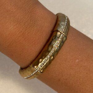 Gold-tone stretch bracelet w a hammered texture and a center stripe of crystals